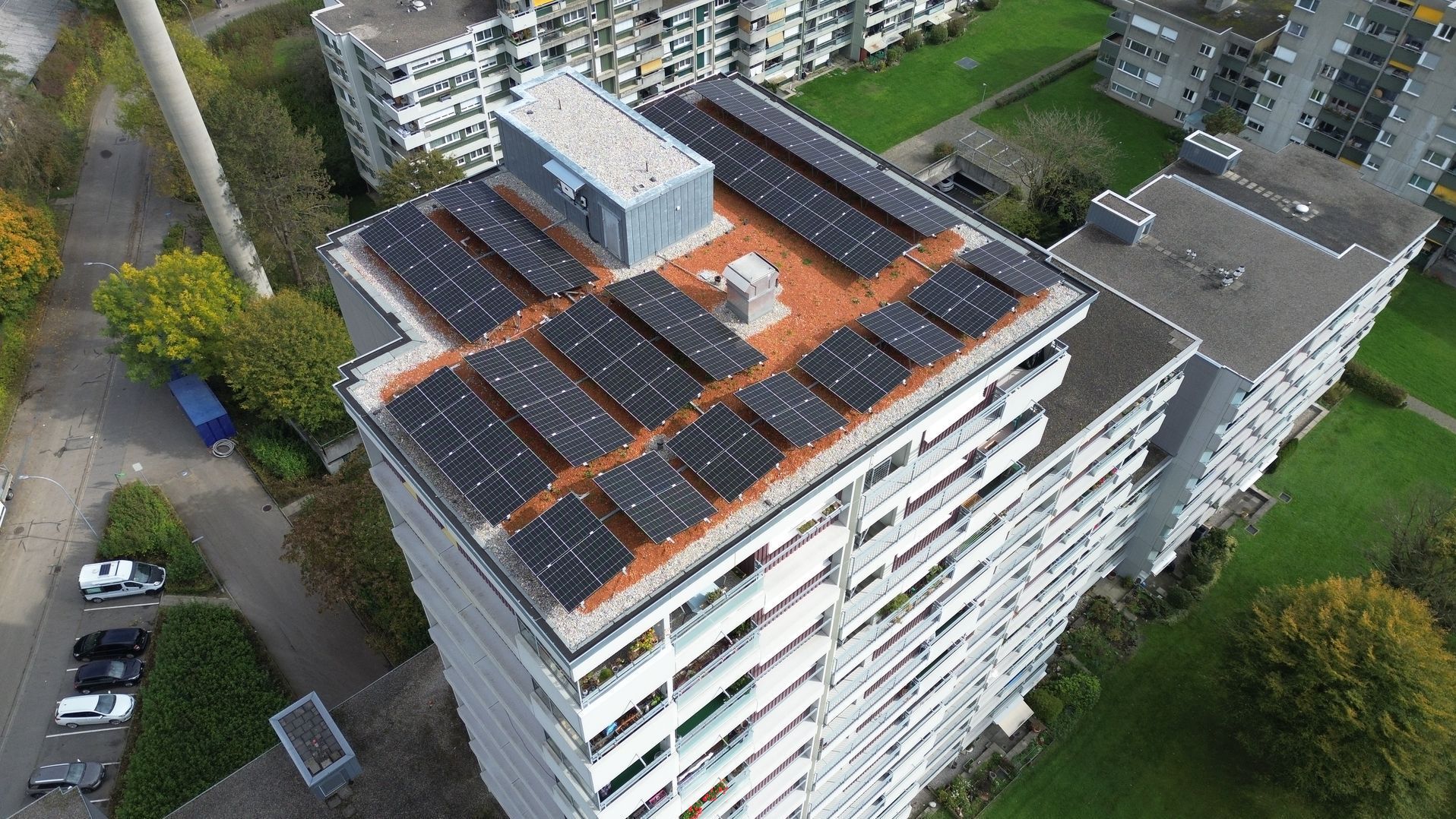 Photovoltaikanlage auf dem Dach der Mädergutstrasse 75